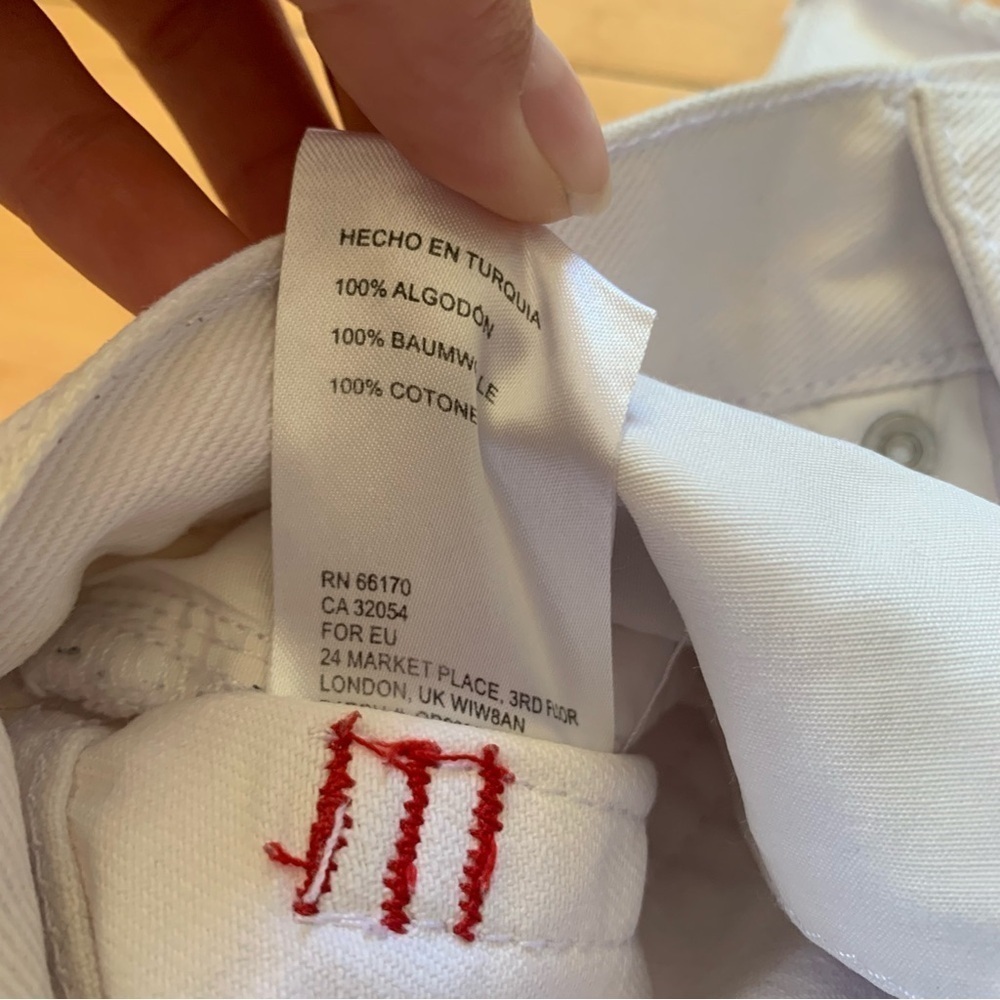 Urban Outfitters BDG White Pelmet Shorts Raw Edge Distressed Summer Size 26 - Picture 3 of 6